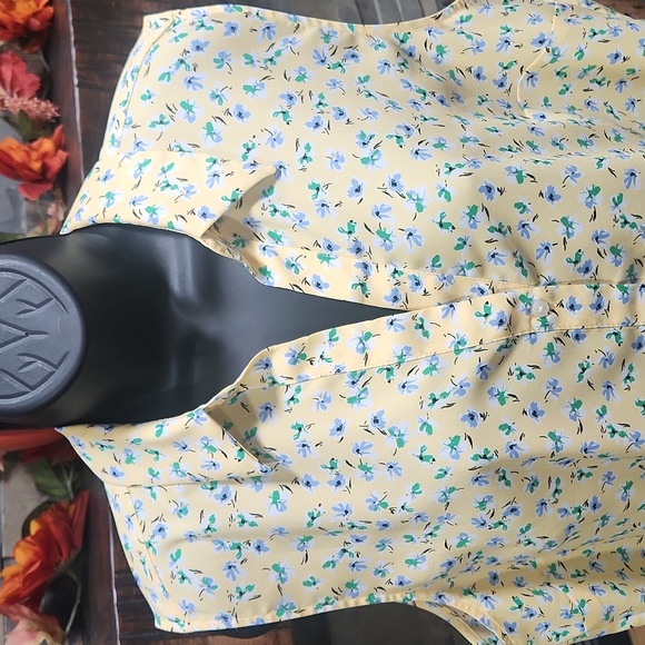 ANN TAYLOR Floral Sleeveless Essential Shirt - Picture 3 of 11